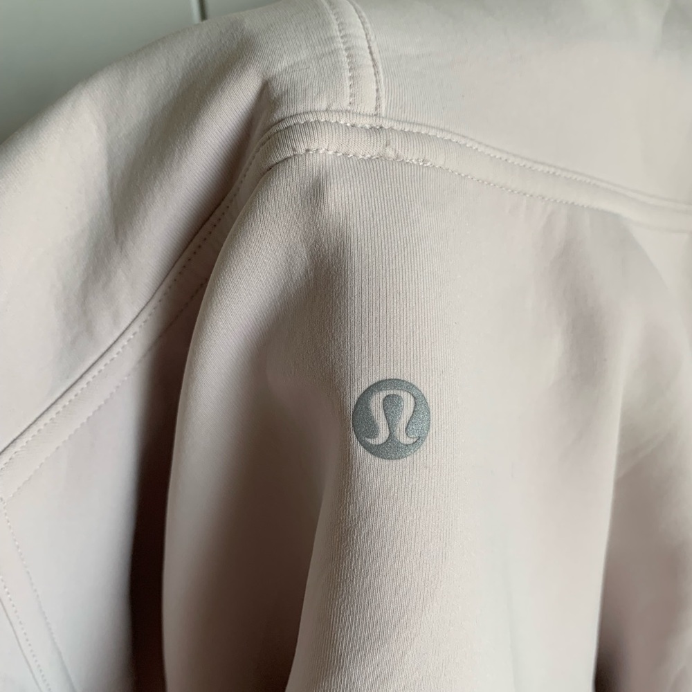 Lululemon Full Flourish Pullover Light Chrome Size 4 Luxtream View 6